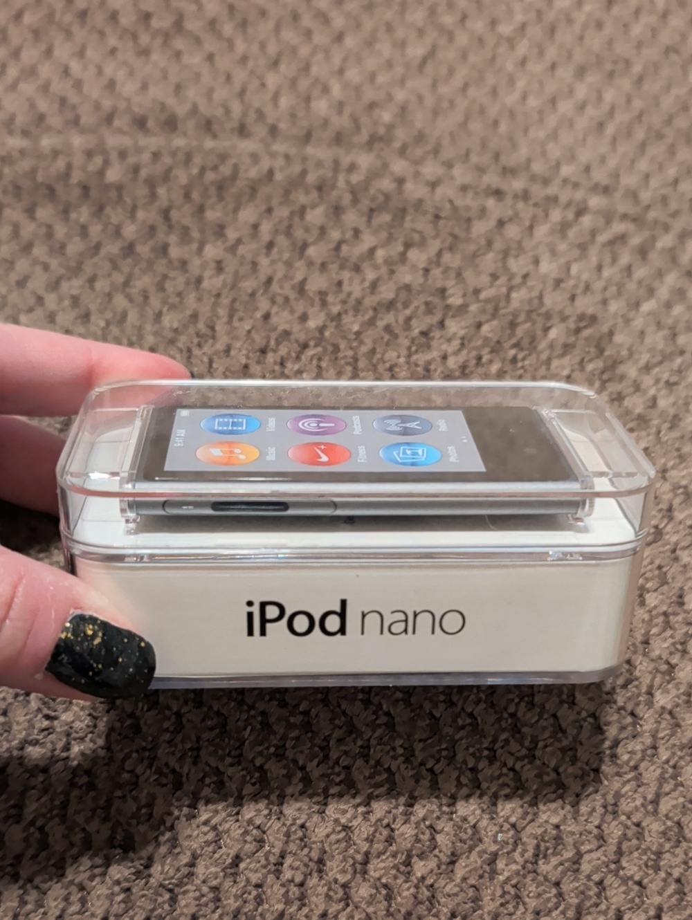 Apple iPod nano - 16gb Space Grey - 7th Generation - BRAND NEW in Packaging